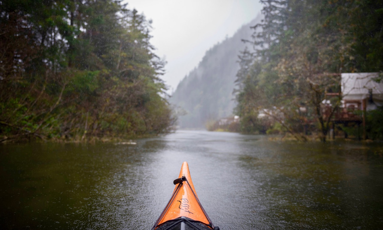 kayaking-in-the-rain